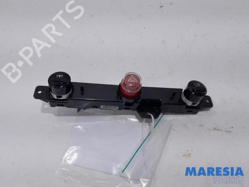 Used Warning switch FIAT 500 (312_) 1.2 (312AXA1A) (69 hp) 31431300