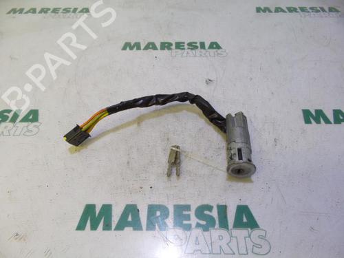 ignition-barrel-renault-twingo-i-c06_-1993-1994-1995-1996-1997-1998-1999-2000-2001-2002-2003-2004-2005-2006-2007-2008-2009-2010-2011-2012-31431234 main image