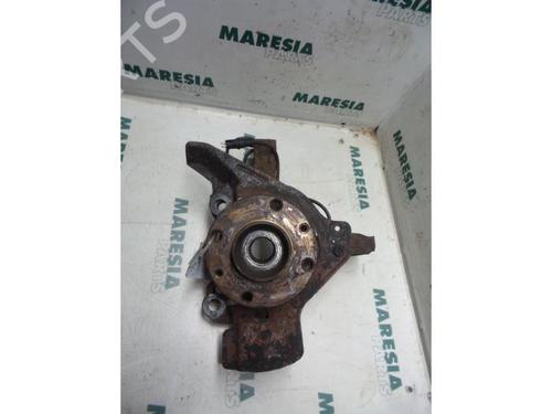 Used Left front steering knuckle LANCIA LYBRA SW (839_) 2.0 20V (839BXC11, 839BXC1A) (154 hp) 31390010