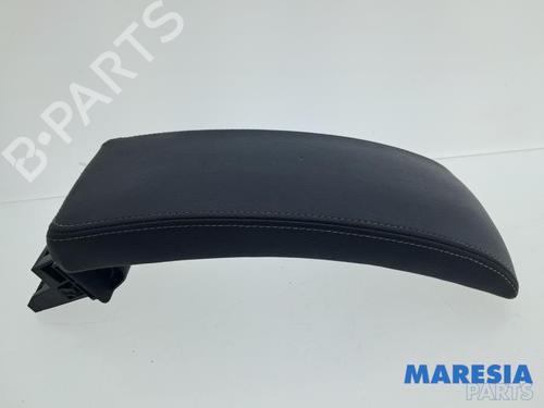 Used Armrest / Center console Armrest / Center console 37875893 37875893