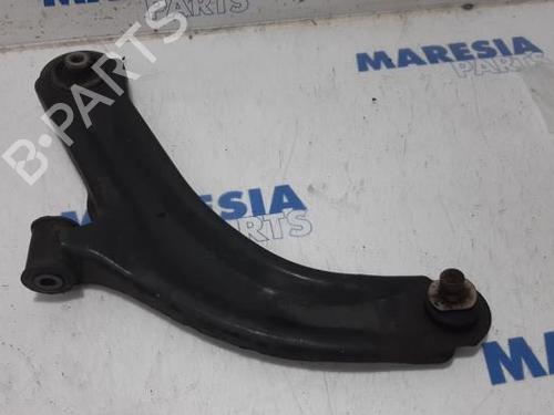 Used Left front suspension arm RENAULT CLIO III (BR0/1, CR0/1) 1.2 16V (BR02, BR0J, BR11, CR02, CR0J, CR11) (75 hp) 31413059