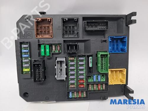 Used Fuse box Fuse box 39383772 39383772