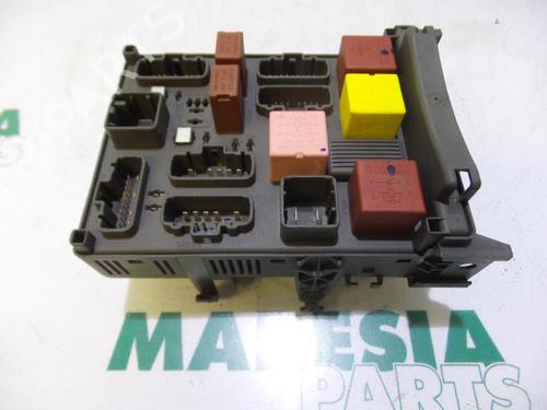 Used Fuse box RENAULT ESPACE IV (JK0/1_) 2.0 Turbo (JK0A, JK0B, JK0N) (163 hp) 31536092