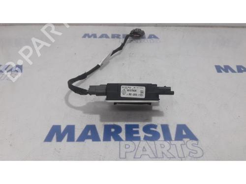 Used Control unit RENAULT MASTER III Van (FV) 2.3 dCi 180 FWD (FV04, FV07) (179 hp) 31388748