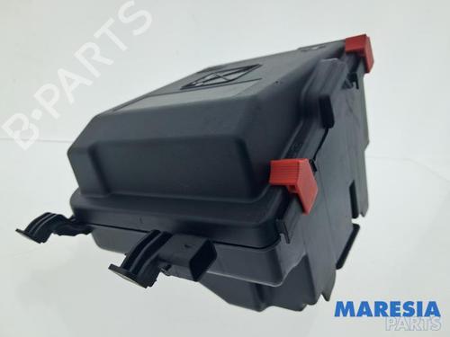 Used Fuse box Fuse box PEUGEOT 308 II (LB_, LP_, LW_, LH_, L3_) 1.6 THP 125 (125 hp) 33296278 33296278