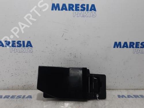 fuel-flap-renault-trafic-iii-van-fg_-2014-31533228 main image