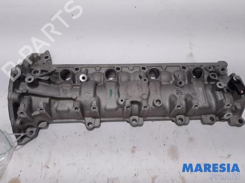 Used Valve cover RENAULT CAPTUR I (J5_, H5_) 1.3 TCe 150 (J5NK, J5JS) (150 hp) 31392537