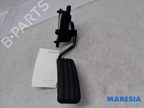 Pedal RENAULT CLIO III Grandtour (KR0/1_) 1.2 16V (KR0P) (101 hp) 31500139
