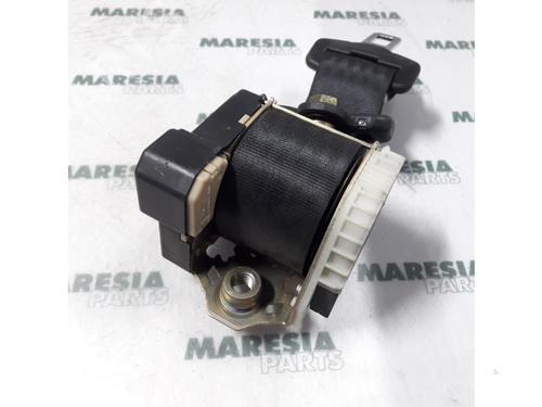 Used Rear left seatbelt FIAT STILO (192_) 2.4 20V (192_XD1A, 192AXD12) (170 hp) 31445294