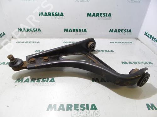 left-front-suspension-arm-renault-twingo-i-c06_-1993-1994-1995-1996-1997-1998-1999-2000-2001-2002-2003-2004-2005-2006-2007-2008-2009-2010-2011-2012-31492970 main image