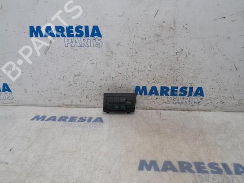 Used Headlight switch FIAT DUCATO Van (250_) 140 Natural Power (136 hp) 31537187