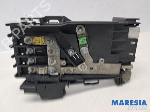Scatola Fusibili PEUGEOT 5008 (0U_, 0E_) 1.6 16V (156 hp) 31632091