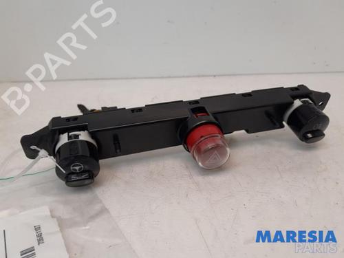 Used Warning switch FIAT 500 (312_) 1.2 (312AXA1A) (69 hp) 31529715