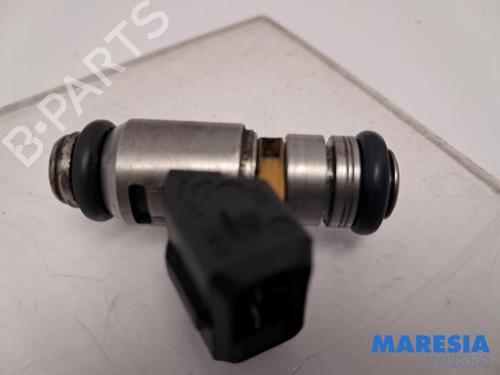 Inyector Inyector FIAT 500 (312_) 1.2 (312AXA1A) (69 hp) 37180713 37180713