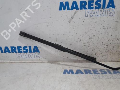 Front windshield wiper arm RENAULT CAPTUR I (J5_, H5_) 1.3 TCe 150 (J5NK, J5JS) | BP31472297C143