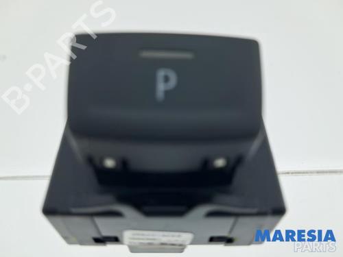 Used Switch Switch RENAULT CAPTUR II (HF_) TCe 160 (HFN1) (158 hp) 39932831 39932831