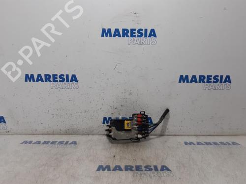 Used Fuse box CITROËN BERLINGO Box Body/MPV (B9) 1.6 HDi 90 (90 hp) 31524520