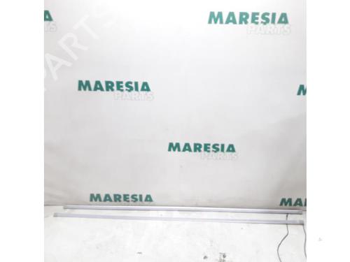 Plafoniera RENAULT MASTER III Platform/Chassis (EV, HV, UV) 2.3 dCi 125 FWD (EV0C, EV0D, EV0J, HV0C, HV0D, HV0H,... (125 hp) 31441570