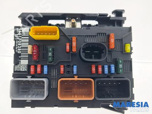 Used Fuse box Fuse box 36882025 36882025