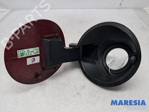 Fuel flap PEUGEOT 2008 I (CU_) 1.2 THP 110 / PureTech 110 | BP31502597C131