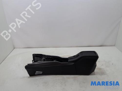 Used Middle console PEUGEOT 2008 I (CU_) 1.2 THP 110 / PureTech 110 (110 hp) 31445932