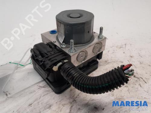 Used ABS pump RENAULT KADJAR (HA_, HL_) 1.6 TCe 165 (HLMH) (163 hp) 31499348