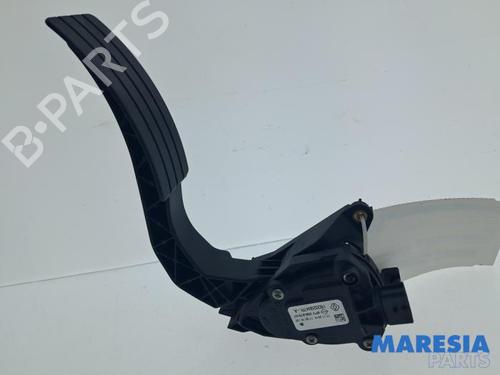 Used Pedal Pedal RENAULT CAPTUR I (J5_, H5_) 0.9 TCe 90 (90 hp) 39725980 39725980