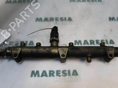 Used Injection rail FIAT DUCATO Van (244_) 2.3 JTD (110 hp) 31467486