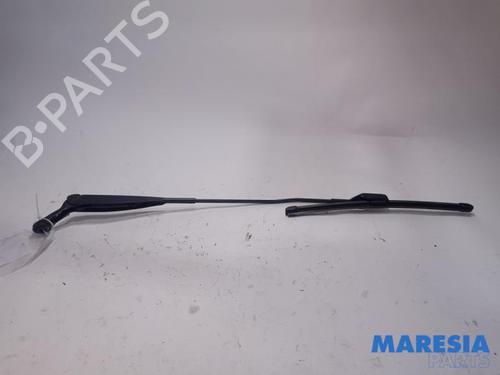 Used Front windshield wiper arm FIAT 500 (312_) 0.9 (312AXG1A, 312.AXG11) (86 hp) 31510131