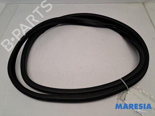 Used Rubber door seal RENAULT CAPTUR I (J5_, H5_) 1.2 TCe 120 (120 hp) 31474204