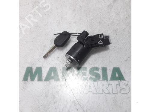 Used Ignition barrel PEUGEOT 2008 I (CU_) 1.2 VTi (82 hp) 31487391