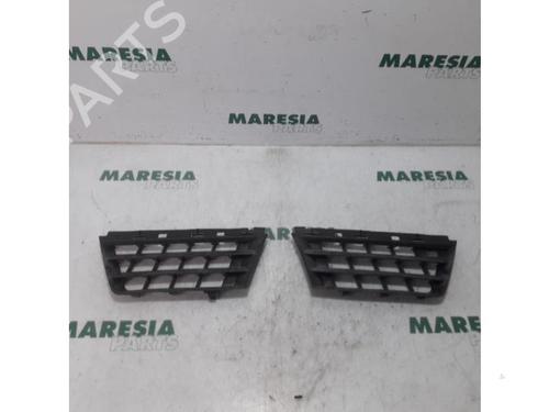 Used Grille RENAULT SCÉNIC II (JM0/1_) 1.6 16V (JM1R) (112 hp) 31502119