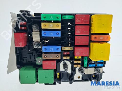 Caja reles / fusibles Caja reles / fusibles 38758811 38758811