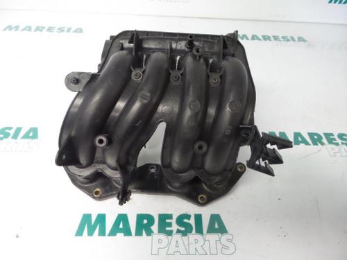 Used Injection rail PEUGEOT 206 Hatchback (2A/C) 1.4 i (75 hp) 31439176