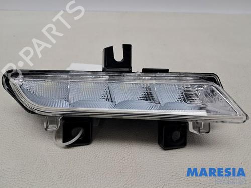 Højre positionslygte RENAULT CAPTUR I (J5_, H5_) 1.2 TCe 120 (120 hp) 31816477