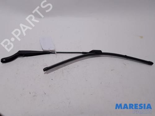 Used Front windshield wiper arm RENAULT WIND (E4M_) 1.2 TCe 100 (E4MF) (102 hp) 31531741