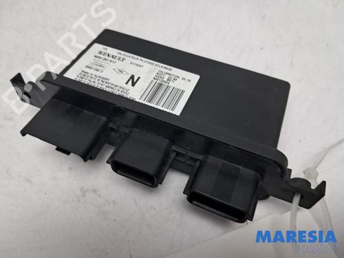 Used Control unit RENAULT CLIO III Grandtour (KR0/1_) 1.2 16V (KR0P) (101 hp) 31532815