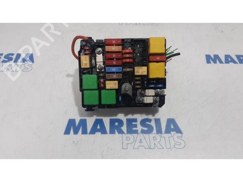 Used Fuse box PEUGEOT 308 SW II (LC_, LJ_, LR_, LX_, L4_) 1.6 BlueHDi 120 (120 hp) 31460795