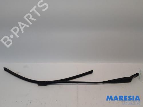 Used Front windshield wiper arm PEUGEOT 3008 I MPV (0U_) 1.6 VTi (120 hp) 31454150