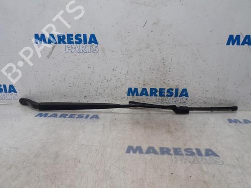 Used Front windshield wiper arm Front windshield wiper arm PEUGEOT 208 II (UB_, UP_, UW_, UJ_) 1.2 PureTech 100 (101 hp) 31508367 31508367