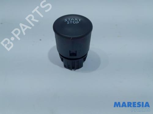 switch-renault-megane-iii-hatchback-bz01_-b3_-2008-31391606 main image