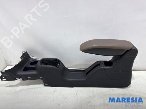 Used Armrest / Center console CITROËN C4 CACTUS 1.2 THP 110 (110 hp) 31495769