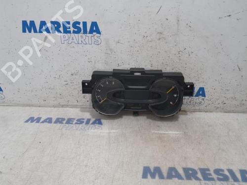 Used Instrument cluster VAUXHALL VIVARO B Bus (X82) 1.6 CDTi (125 hp) 31474378