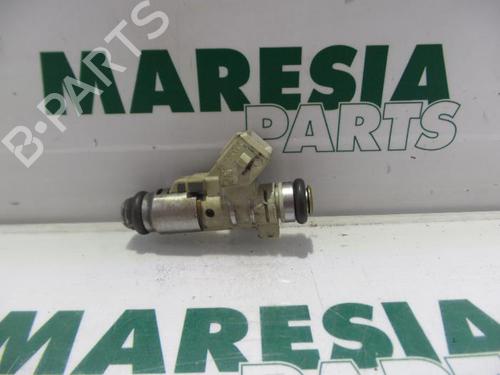 Used Injector PEUGEOT 106 II (1A_, 1C_) 1.4 i (75 hp) 31525917