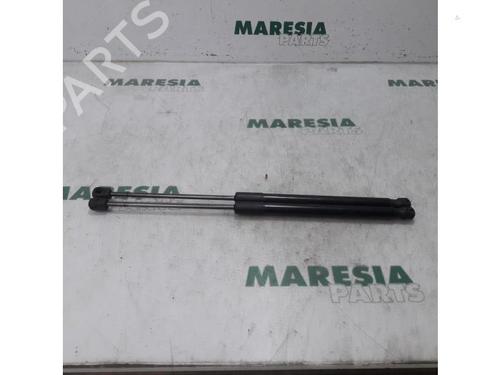 tailgate-lift-support-renault-megane-iii-grandtour-kz01-2008-2009-2010-2011-2012-2013-2014-2015-2016-31503858 main image