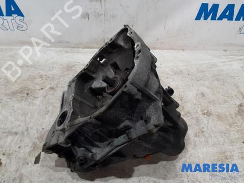 Used Gearbox RENAULT CLIO III Grandtour (KR0/1_) 1.2 16V (KR02, KR0J) (75 hp) 31531412
