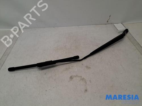 front-windshield-wiper-arm-renault-megane-iii-grandtour-kz01-2008-2009-2010-2011-2012-2013-2014-2015-2016-31456628 main image