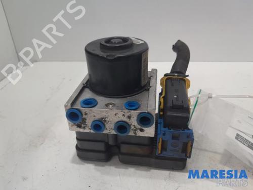 Used ABS pump RENAULT TWINGO II (CN0_) 1.2 16V (CN04, CN0B) (75 hp) 31404068