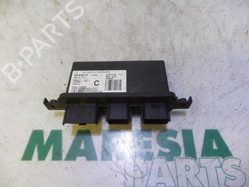 Used Control unit RENAULT CLIO III (BR0/1, CR0/1) 1.4 16V (98 hp) 31500661