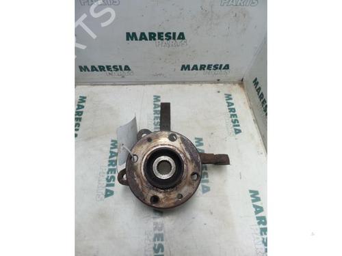 Used Left front steering knuckle RENAULT TWINGO I (C06_) 1.2 (C063, C064) (55 hp) 31399890